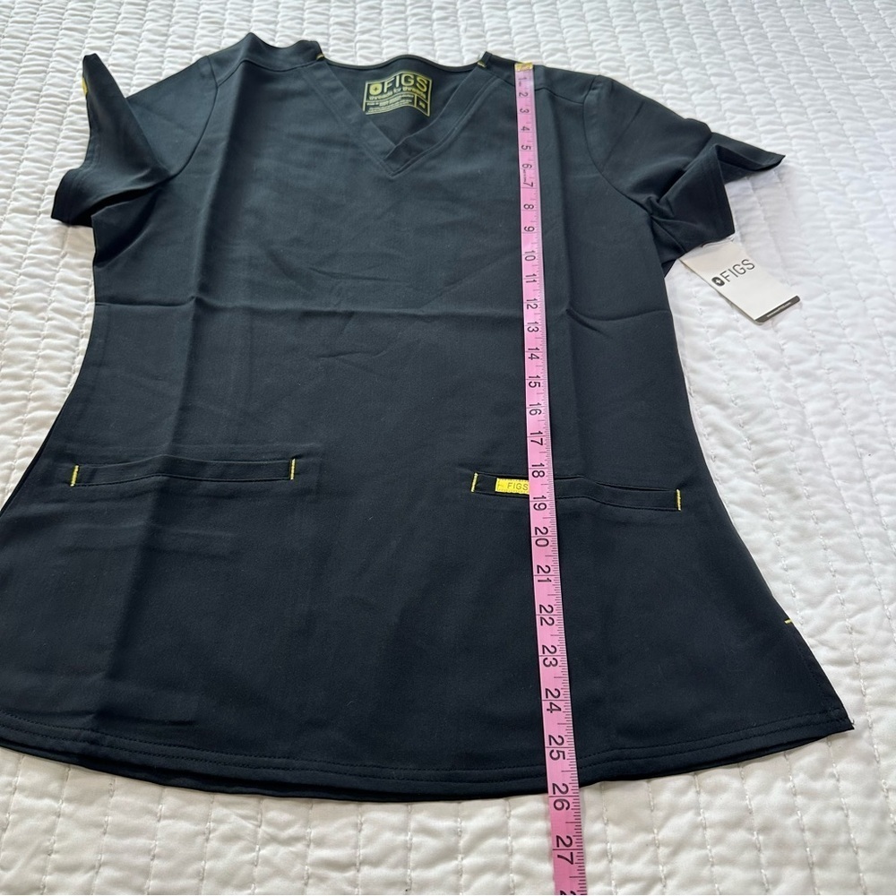 Figs ScrubsTop Women’s XS Stretch Pockets black with Yellow Logo Medical Wear - Picture 4 of 14